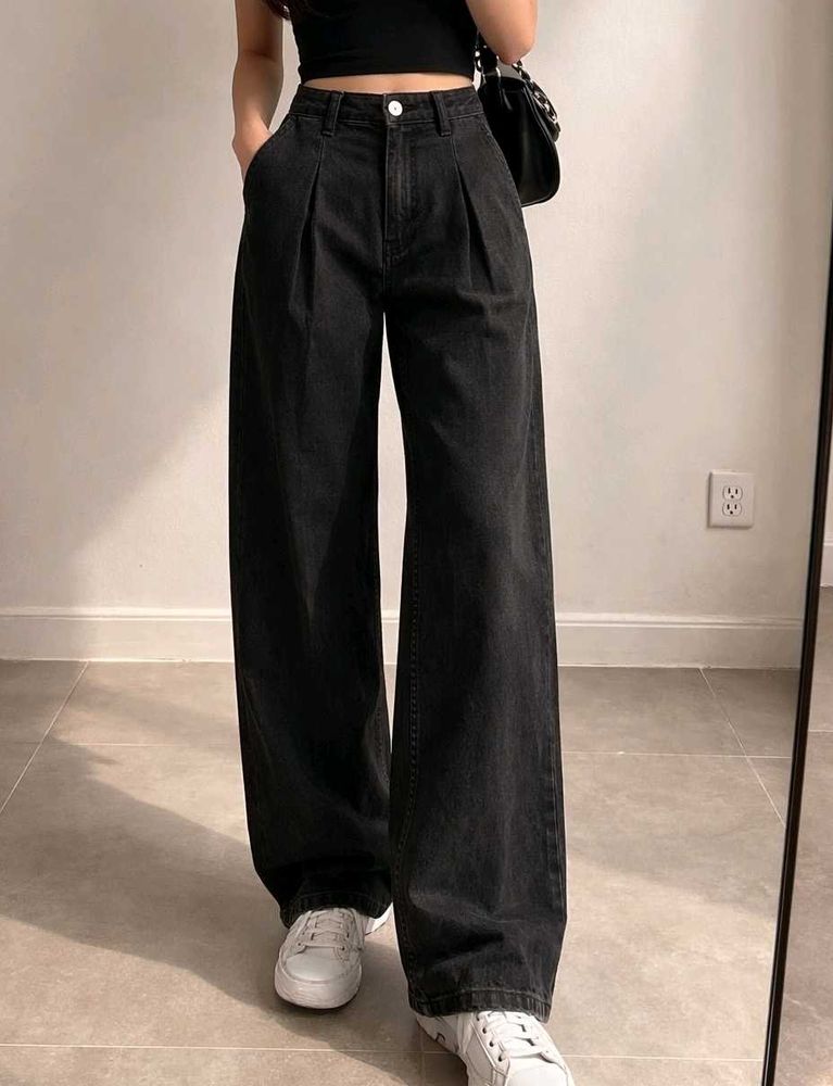 Uniqlo Classic Black Pleated Denim Jeans