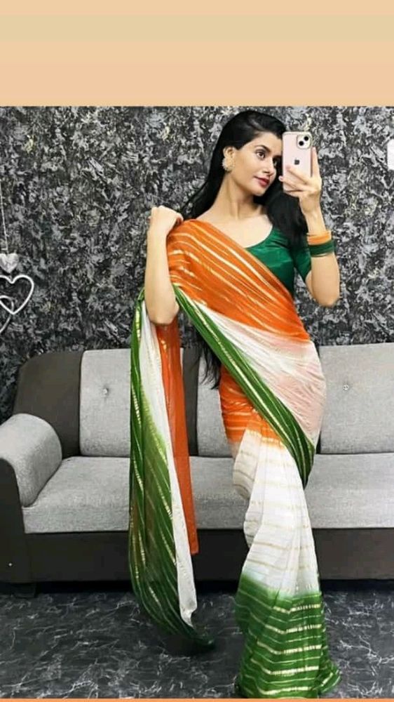 make ur independence day more spcl.with this beautiful saree..no offer.nd bargning plz..fix rate gt