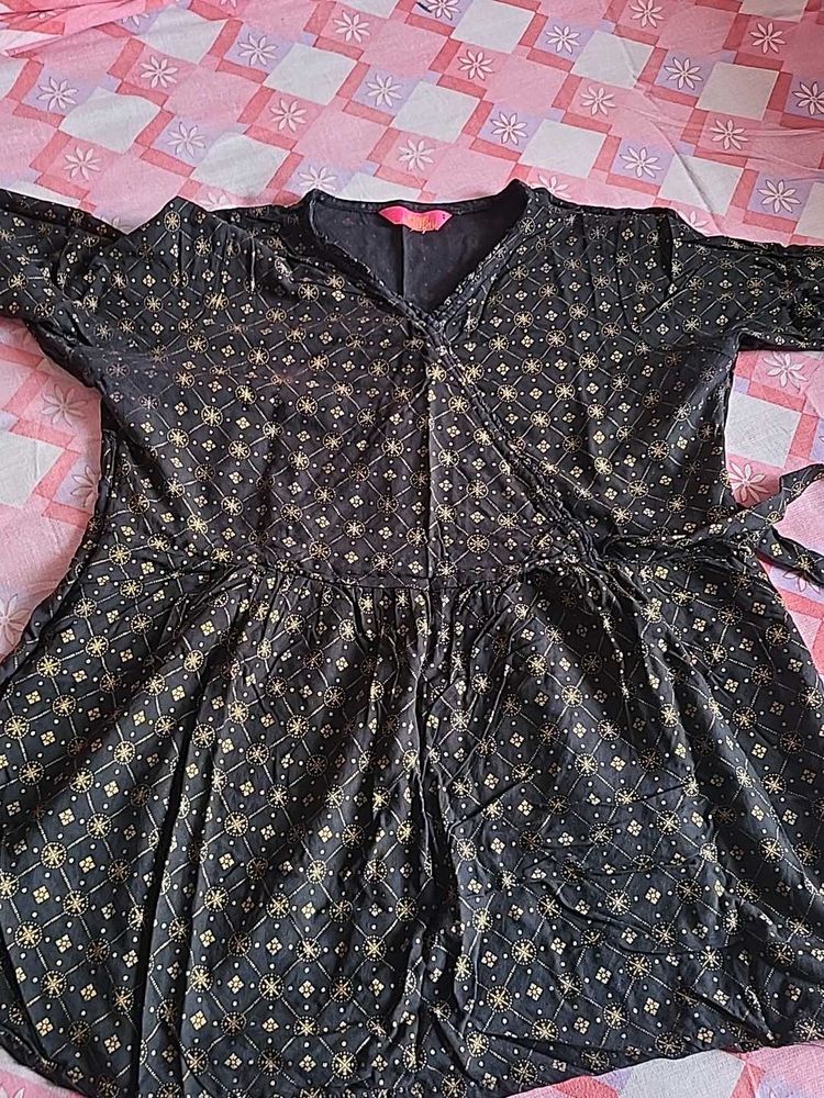 Stylish Black &amp; Gold Printed Kurta