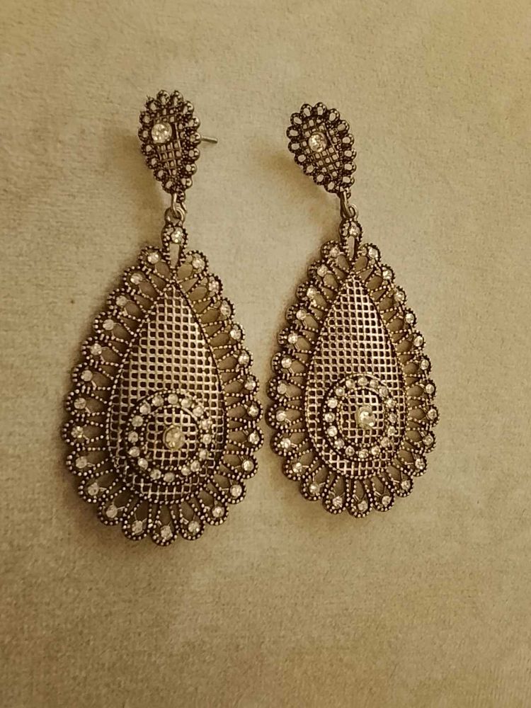 2PAIRS OXIDISED STUDS AND DANGLERS