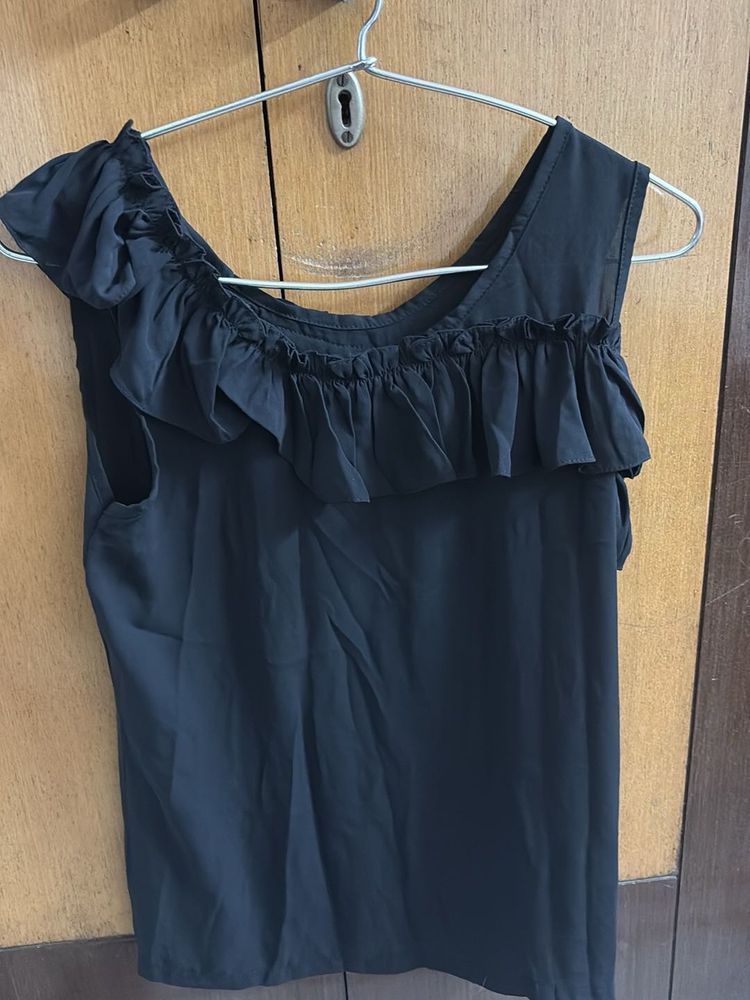 Chic Black Ruffled One-Shoulder Top