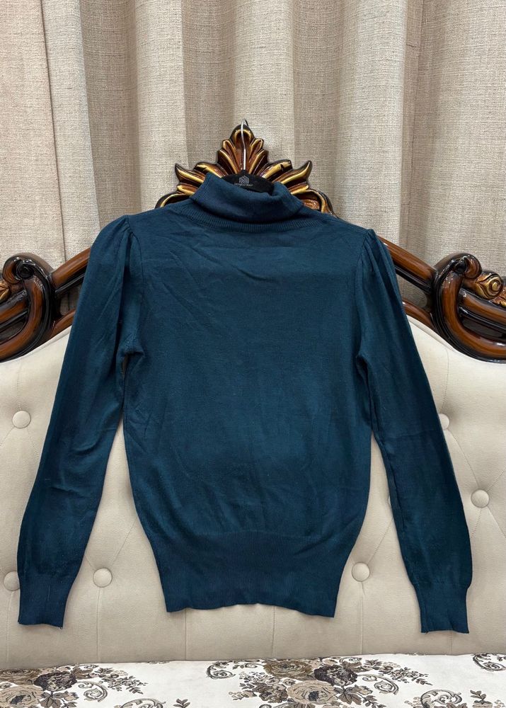 Elegant Green Turtleneck Sweater