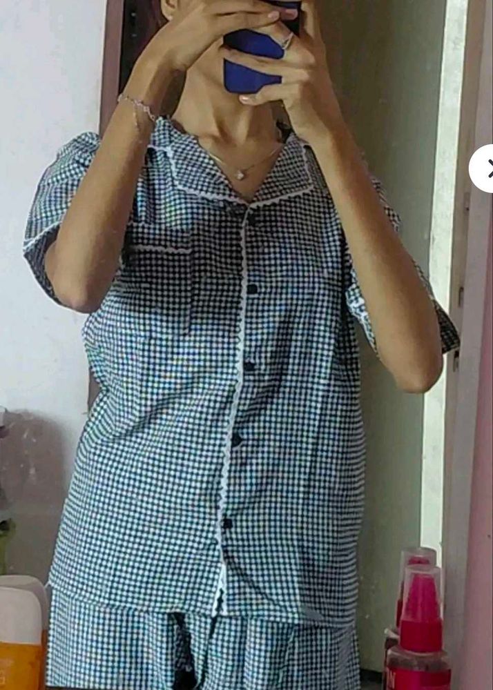 chek print night suit