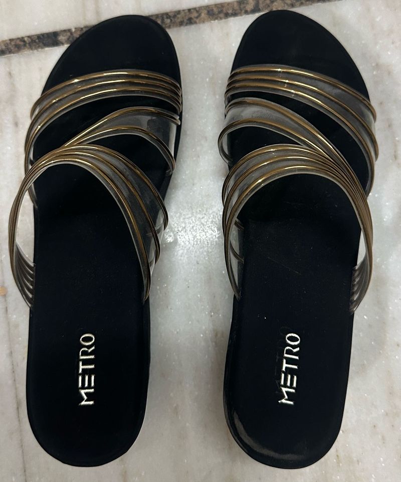 Stylish Black and Gold Flat Sandals
