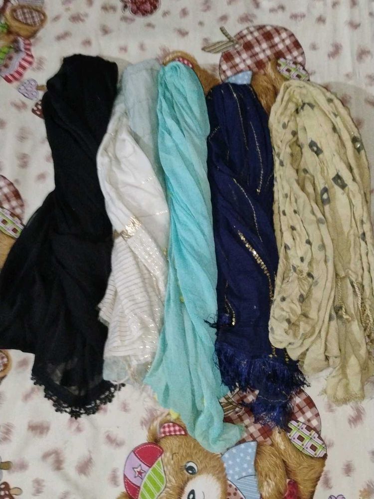 Scarfs &amp; Stoles Bundle ( buy 4 get 1 free )🆓