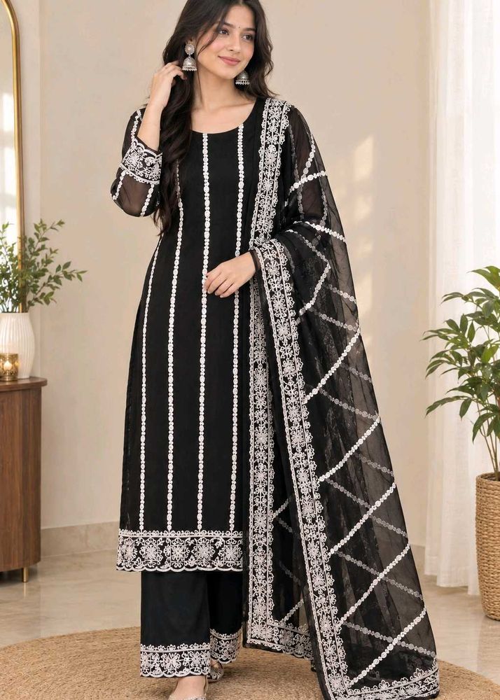 ❤️✨Women's Black Embroidered Suit Set with Dupatta