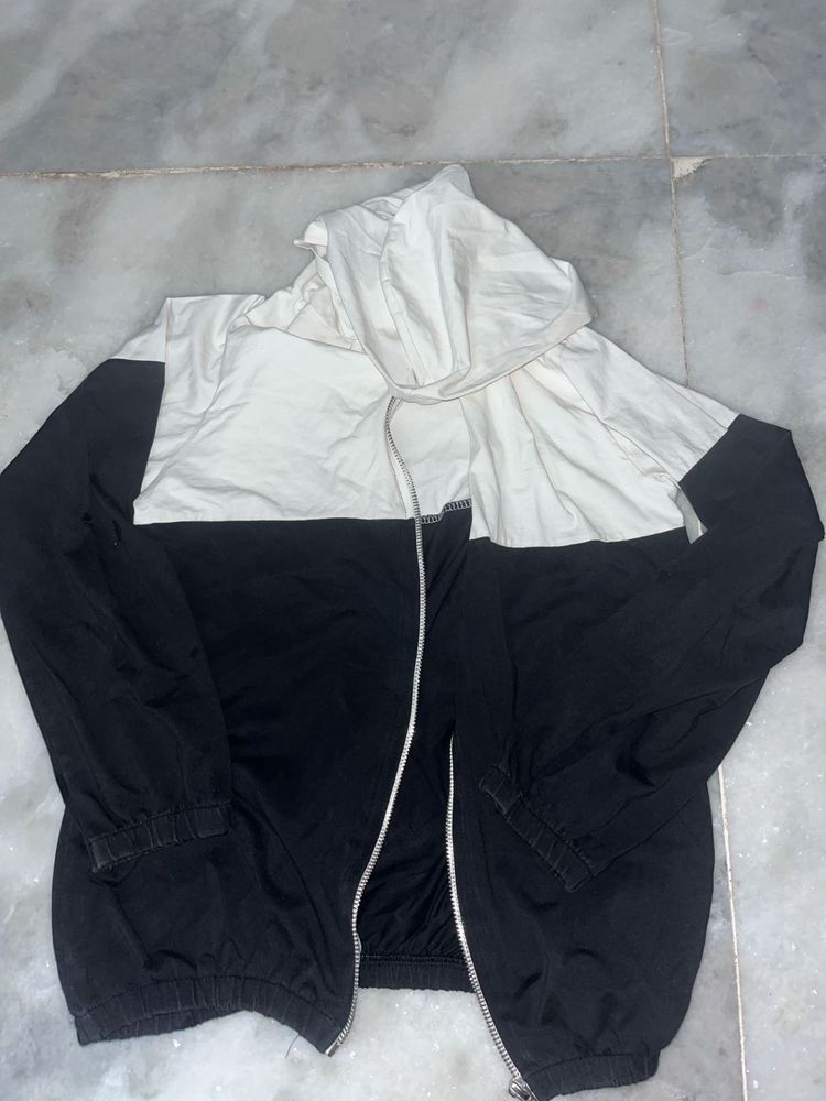 crop jacket in white and black