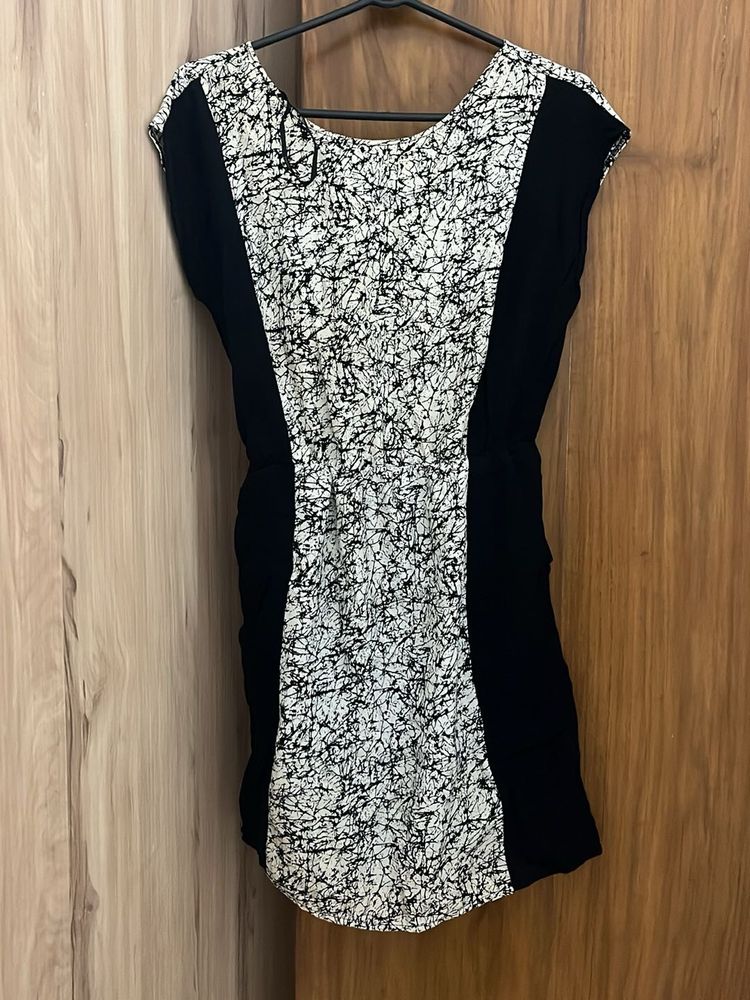 Backless Stylish Black &amp; White Printed Dress