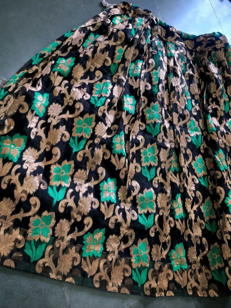 Elegant floral Brocade Skirt ❣️