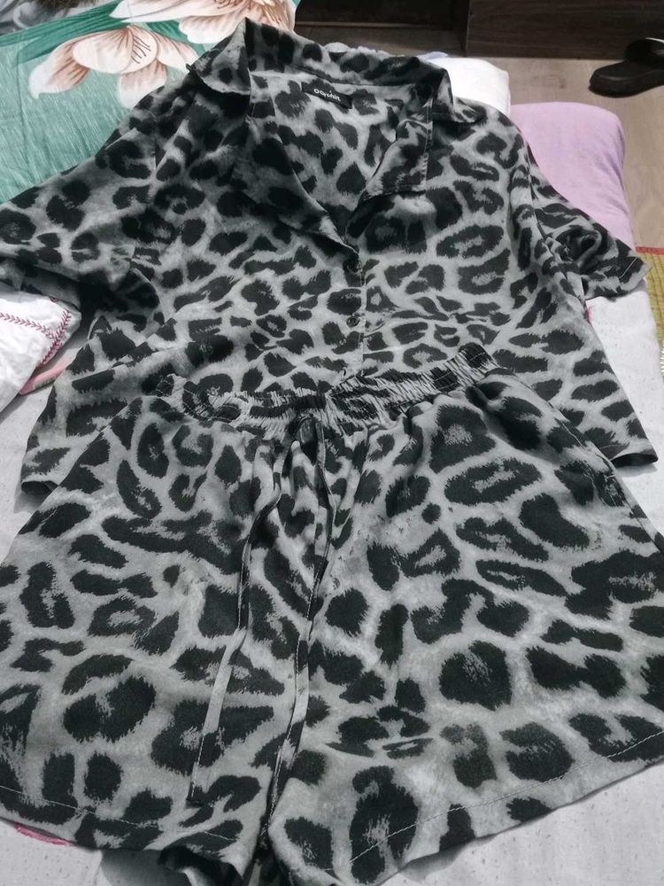 Stylish Leopard Print Shirt