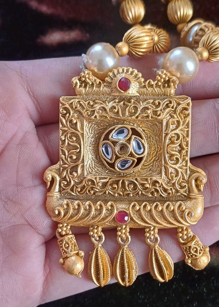 Exquisite Gold-Plated royal Necklace (artificial)