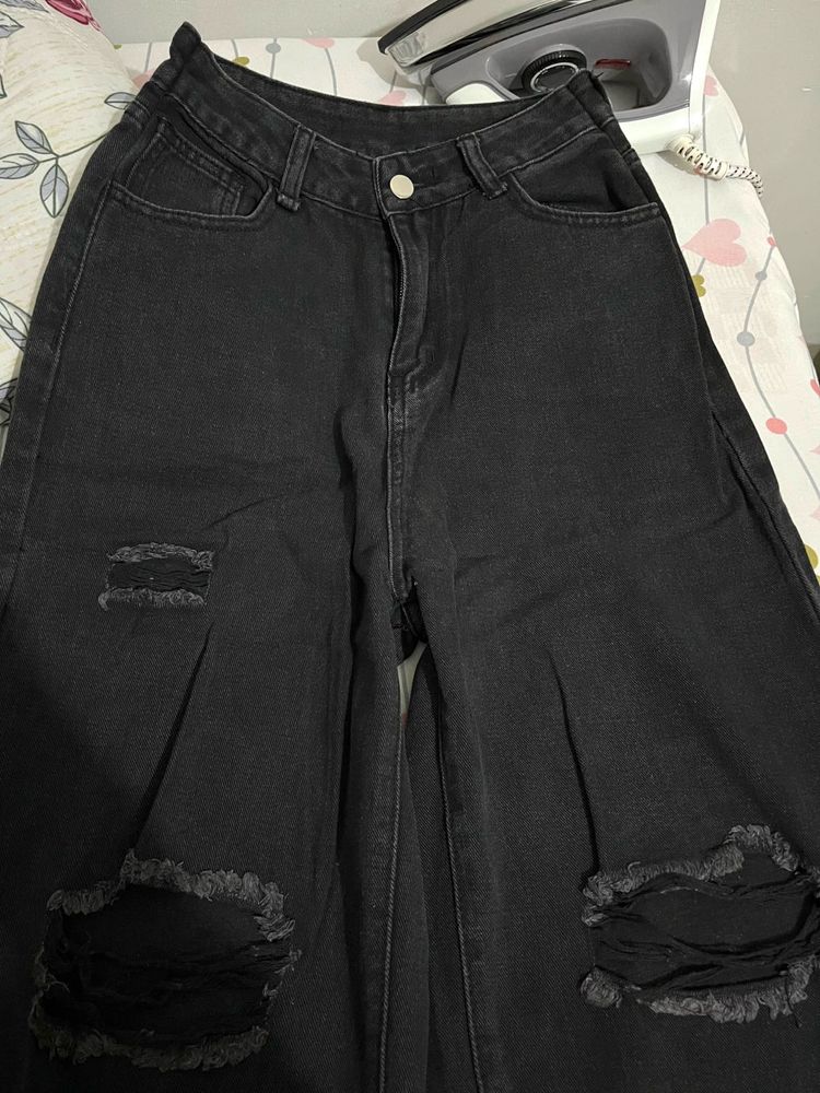 Stylish Black Ripped Wide-Leg Jeans