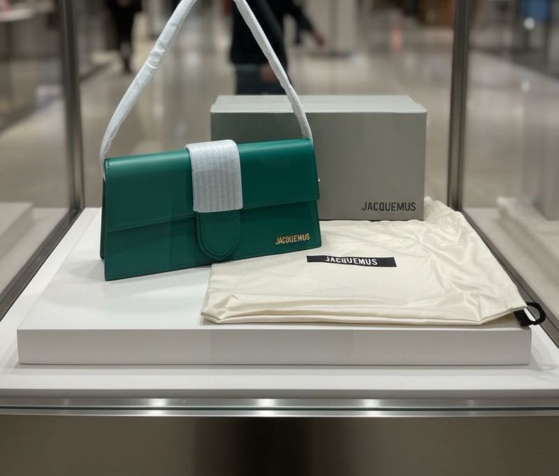 JAQUEMUS SHOULDER BAG (with box)
