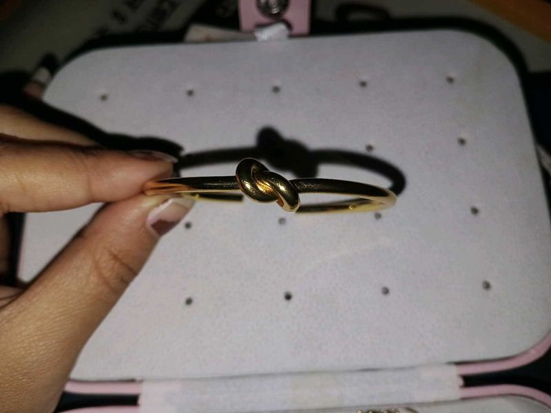 Gold Knot Bangle