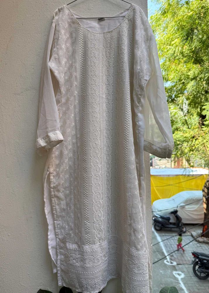 Elegant White Embroidered Kurta