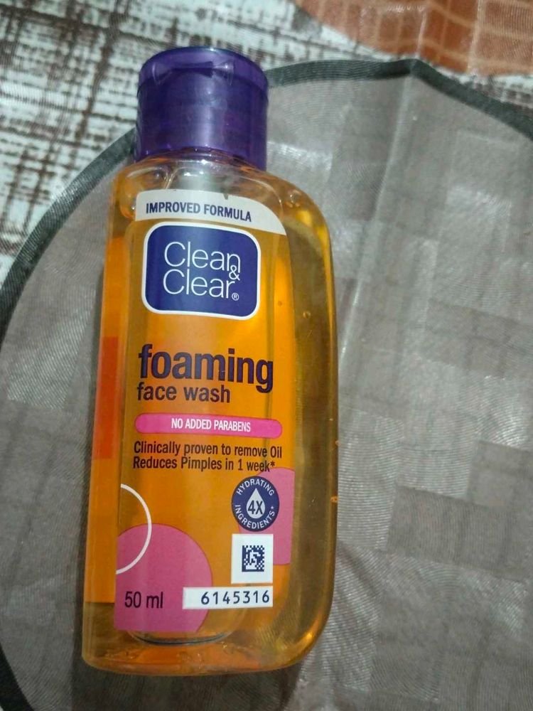 Clean &amp; Clear Foaming Face Wash