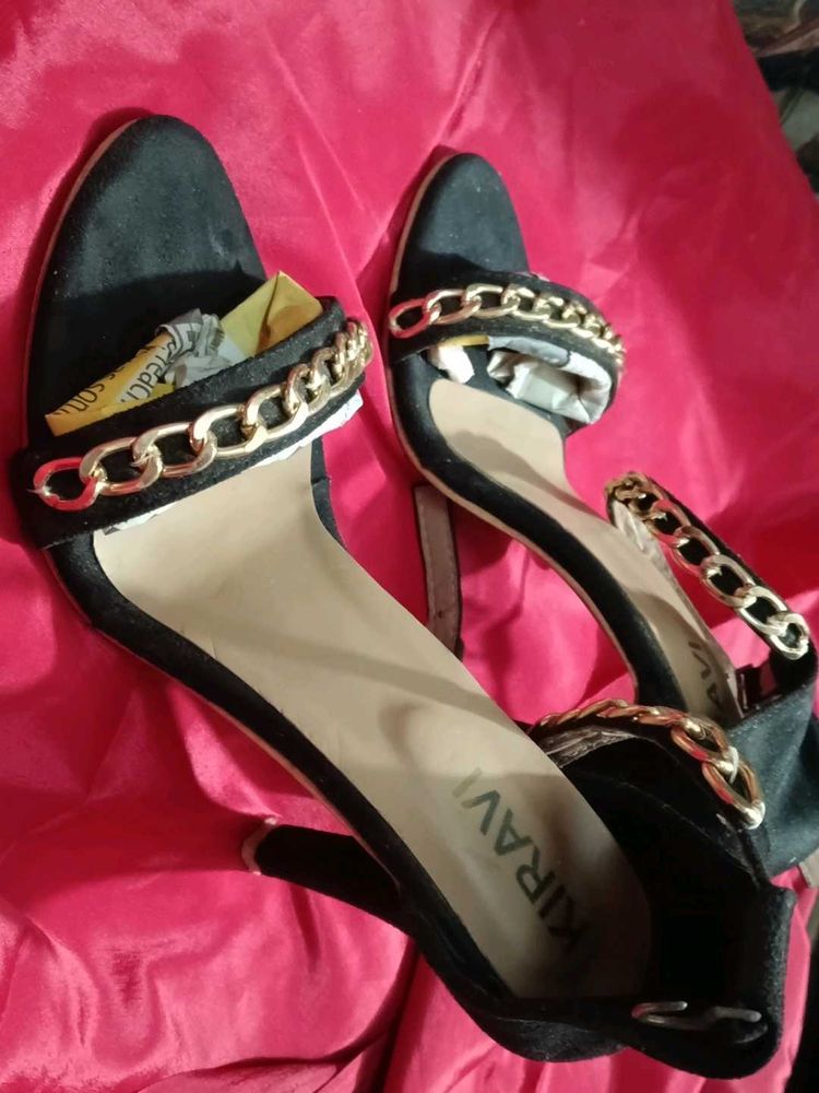 Chic Black Heels with Gold Chain Detail