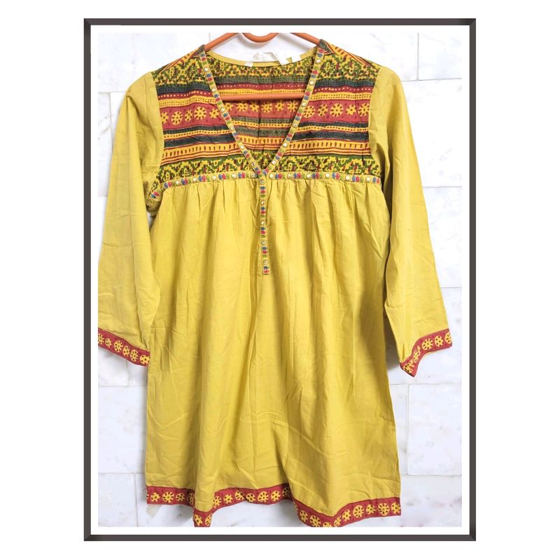 🎈NEW🎈Mustard Yellow Embroidered Short Kurti