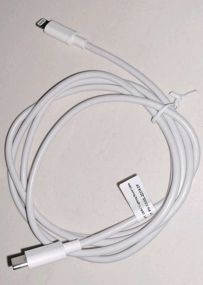 USB-C to lightening round cable