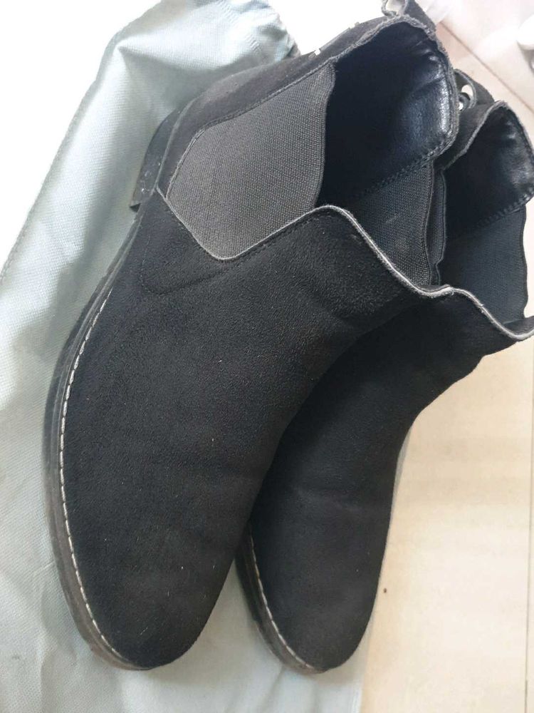 Stylish Black Suede Chelsea Boots