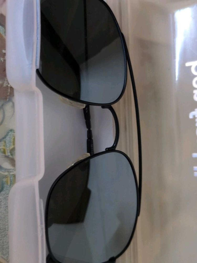 Stylish Black Aviator Sunglasses