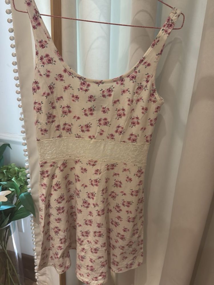 FOREVER 21 Cute Rose Print Fit &amp; Flare Dress