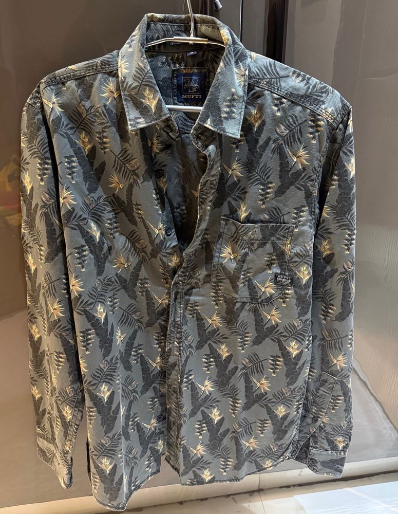 Men's Tropical Print Button-Up Shirt