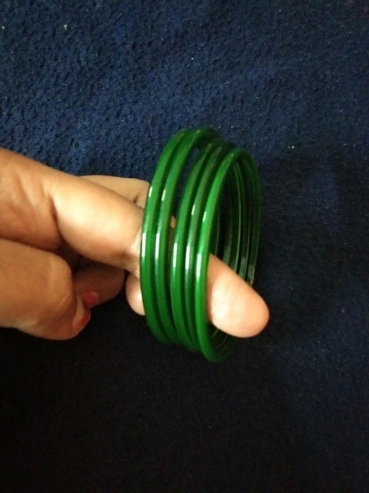 Like new 🎉Glass Bangles ⭕Green Plain Colour Only 5 Pieces Size 2.4