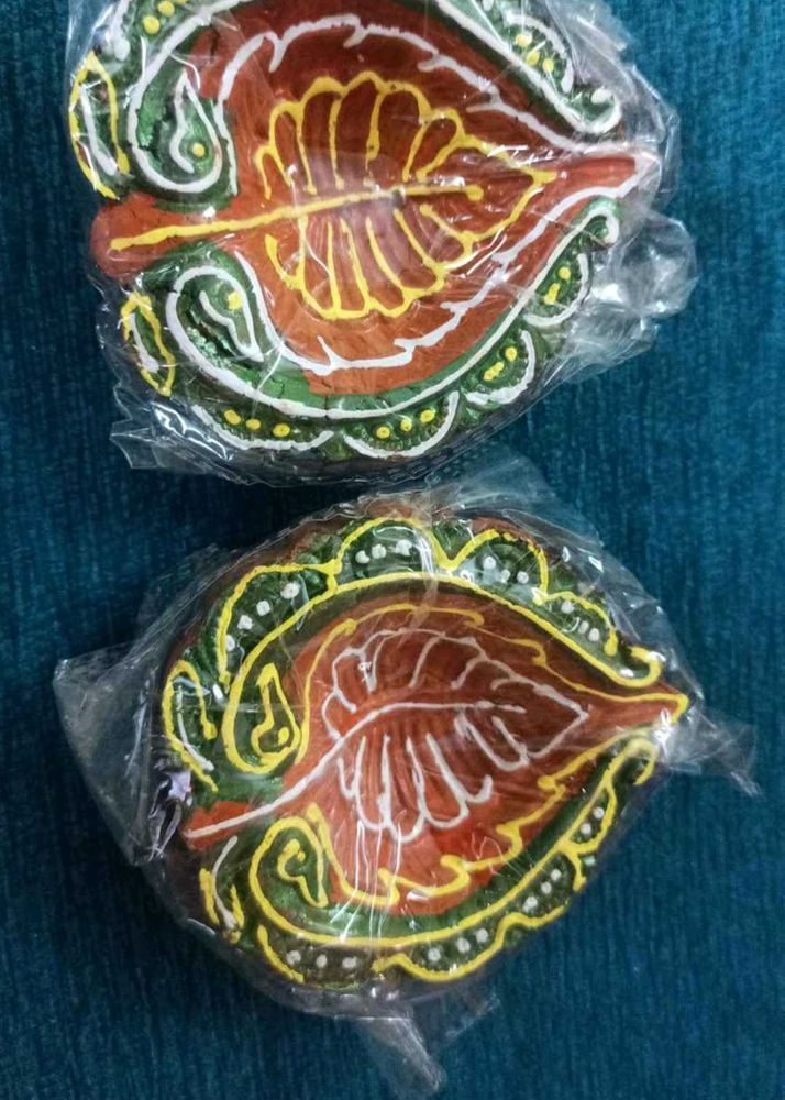 Decorative Leaf Shaped Diyas (Set of 2)