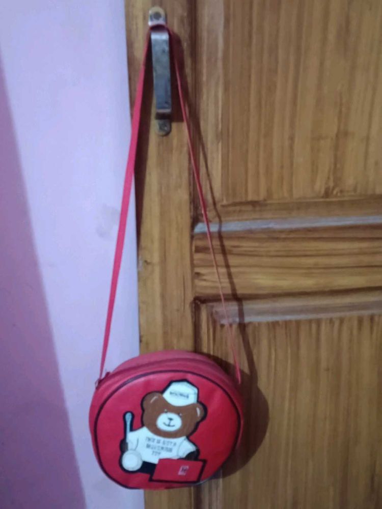 Cute Red Teddy Bear Round Bag