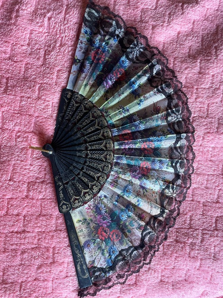 Vintage Floral Lace Fan