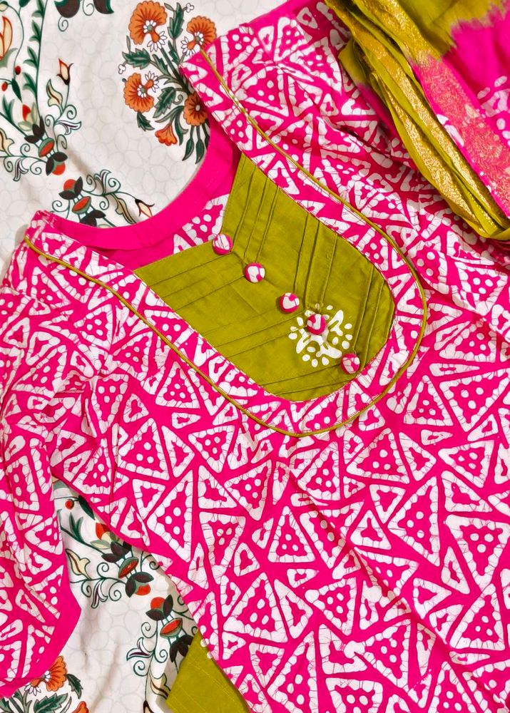 Green Kurta Set with Pink Print