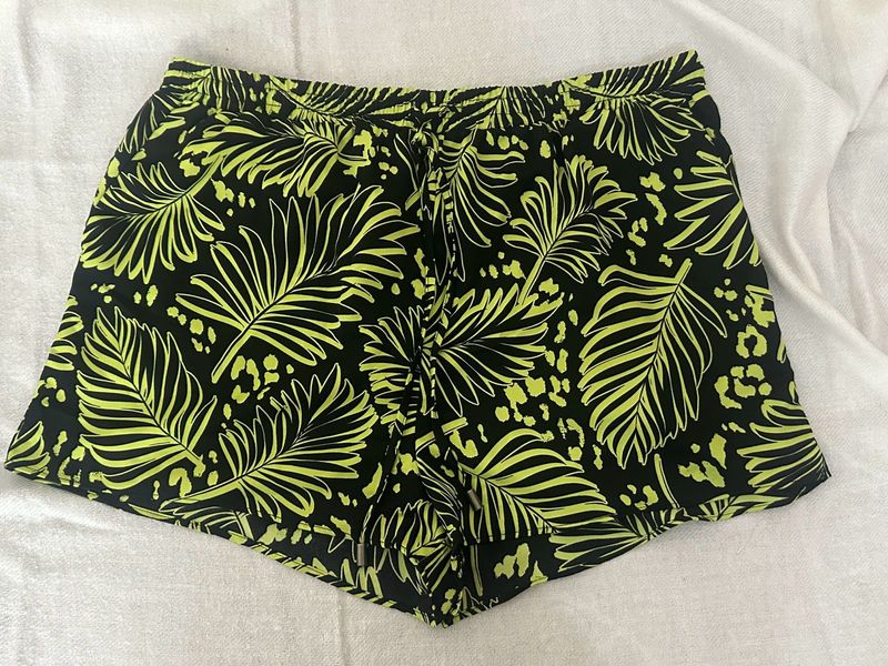 Kendall + Kylie Tropical Shorts | Size