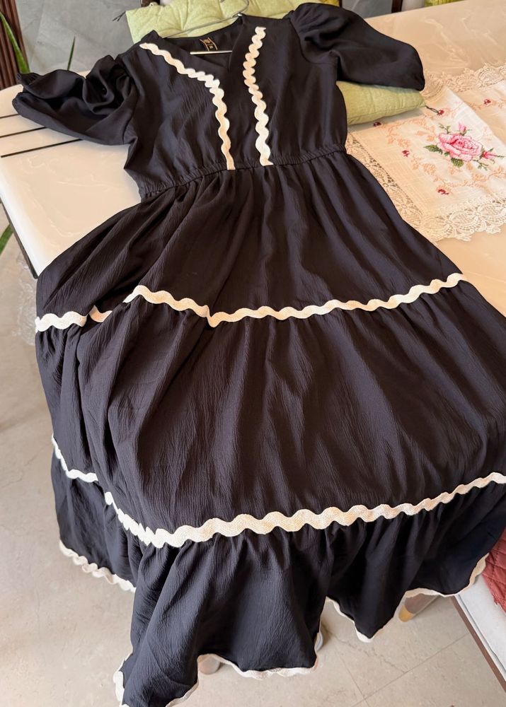 Chic Black Tiered Maxi Dress