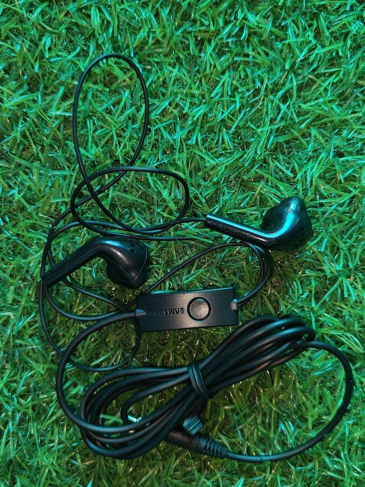 Samsung Wired Earphones black