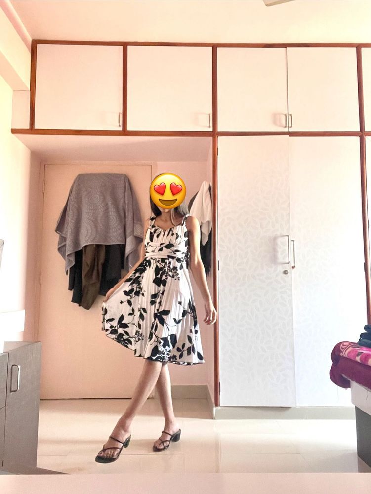 Black &amp; White Sleeveless Floral Dress