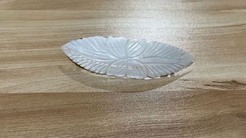 Elegant Leaf Design Hair Clip