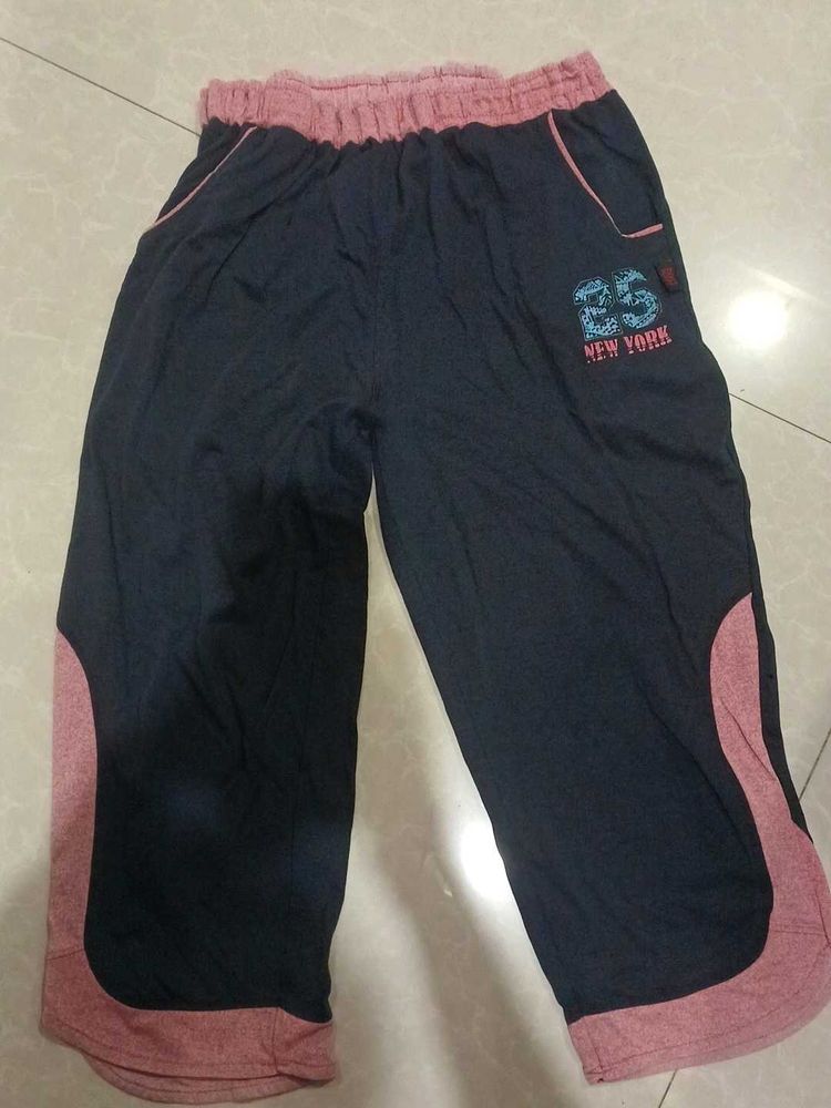 Capri Pants with "New York 25" Print
