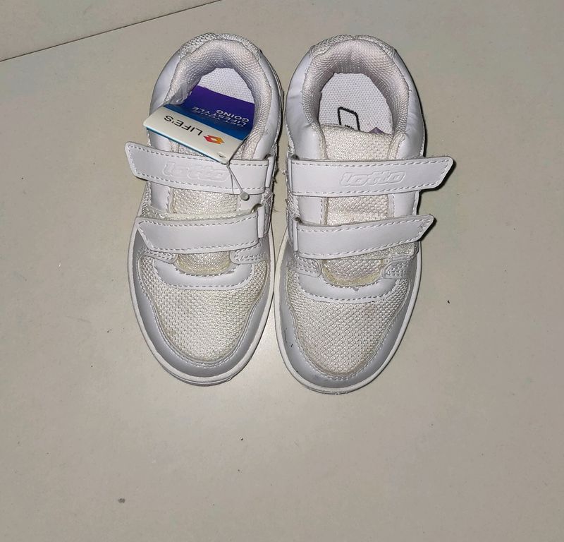 Lotto Velcro Running Shoes For Boys . New With Tag