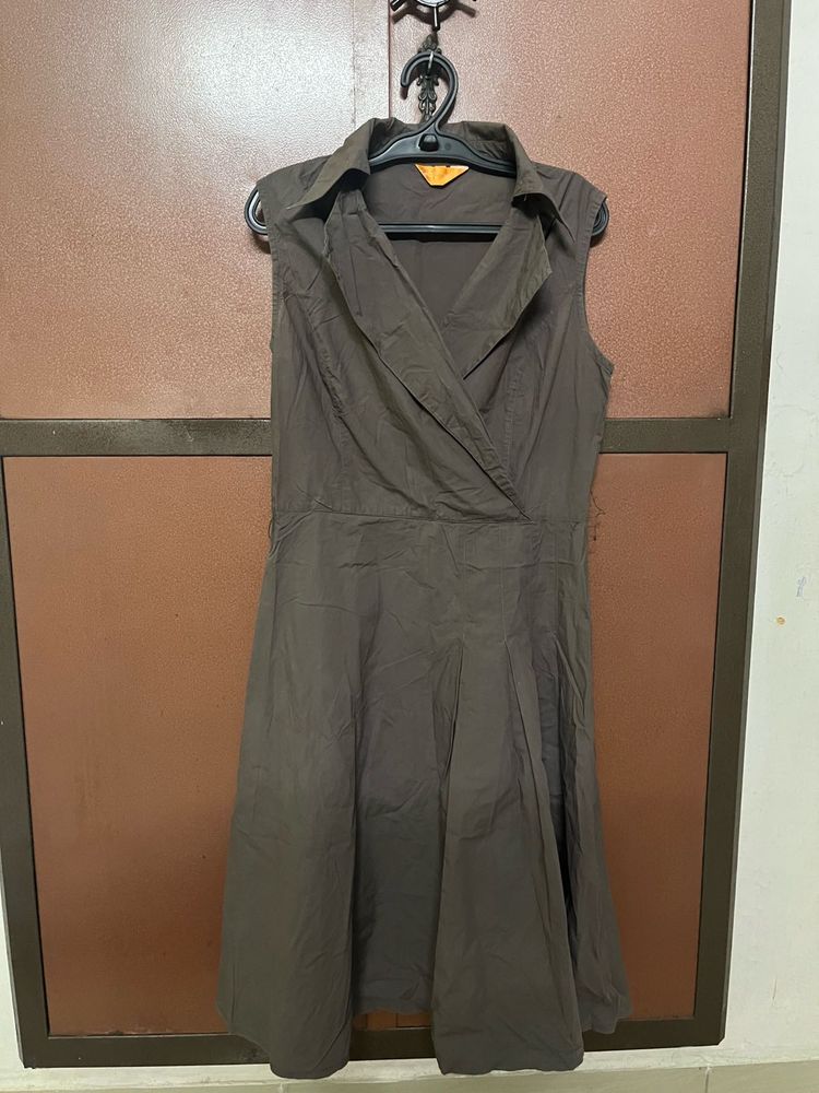 Chic Sleeveless Brown Collared Dress