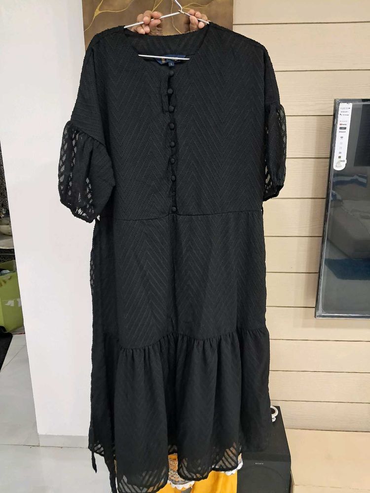 Chic Black Tiered Midi Dress