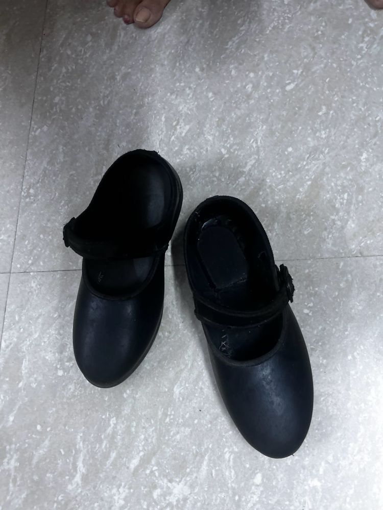 Price Reduced School Shoe Black paragon