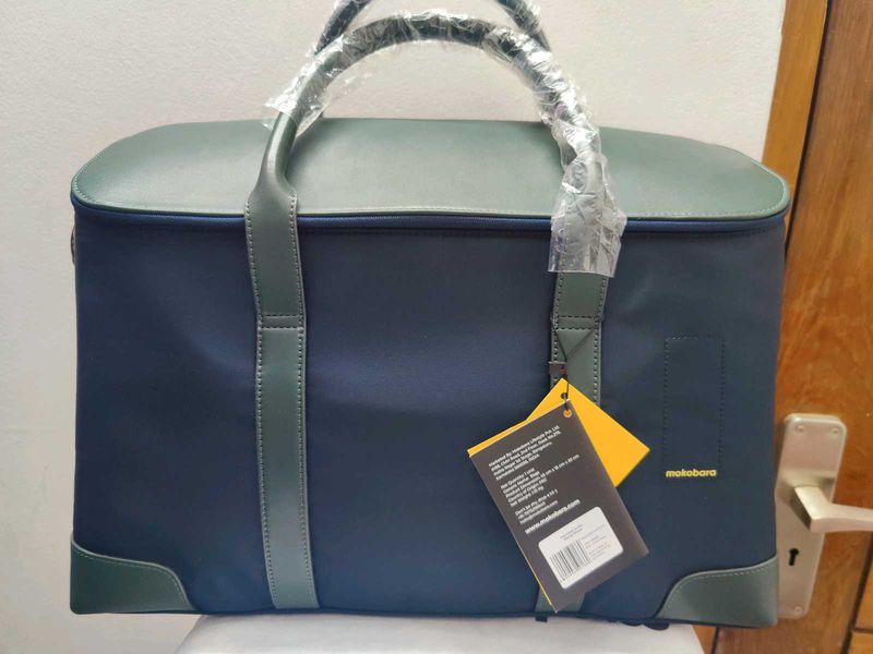 Stylish Navy &amp; Green Duffle/Travel Bag