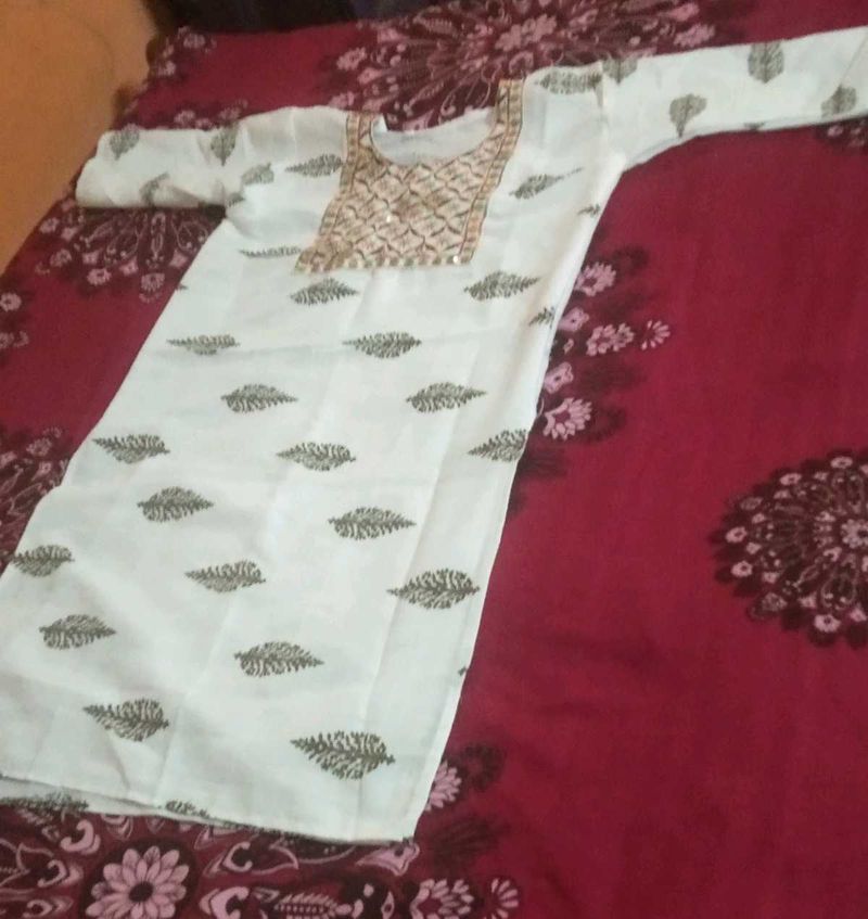 White &amp; Gold Leaf Print Kurti