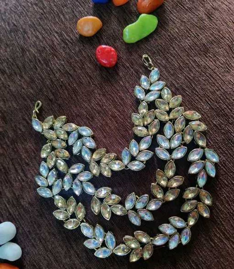 Stunning Leaf Design Hair Broach
