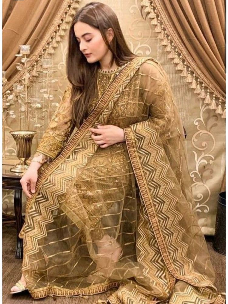 Designer Embroidered beautiful pakistani suit set