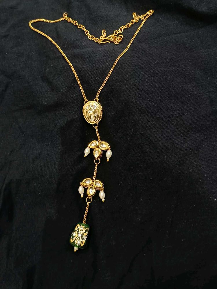 Elegant Pendant Necklace with Pearls