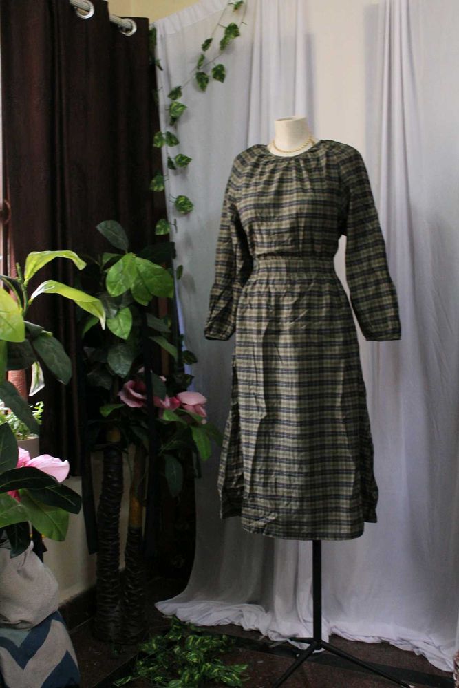Sale🔥H&amp;M Plaid Midi Dress