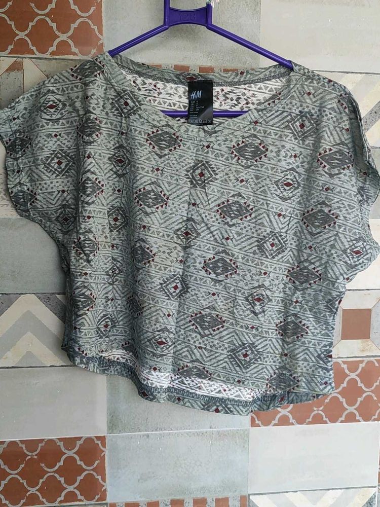 H&amp;M Grey Geometric Print Crop Top