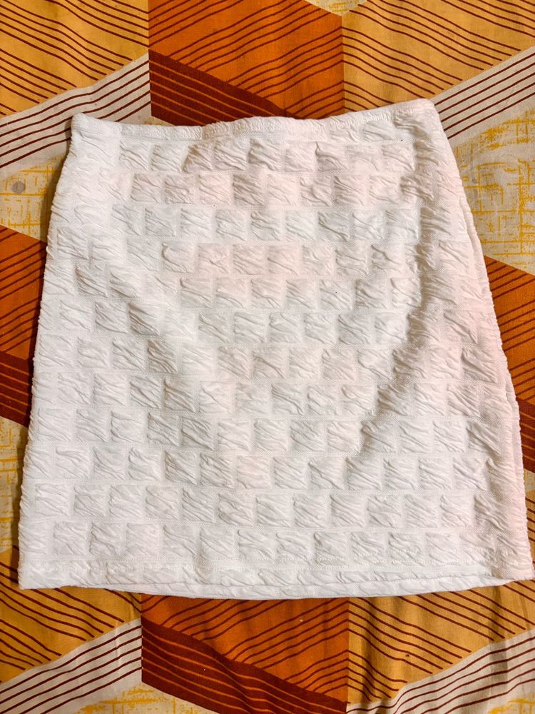 Chic Textured White Mini Skirt